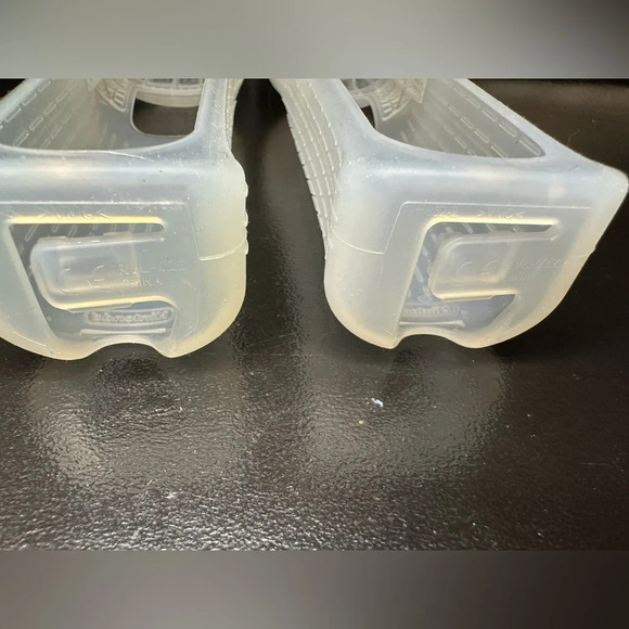 Nintendo Wii Controller Rubber Gel Cover PAIR 2 - Picture 3 of 3